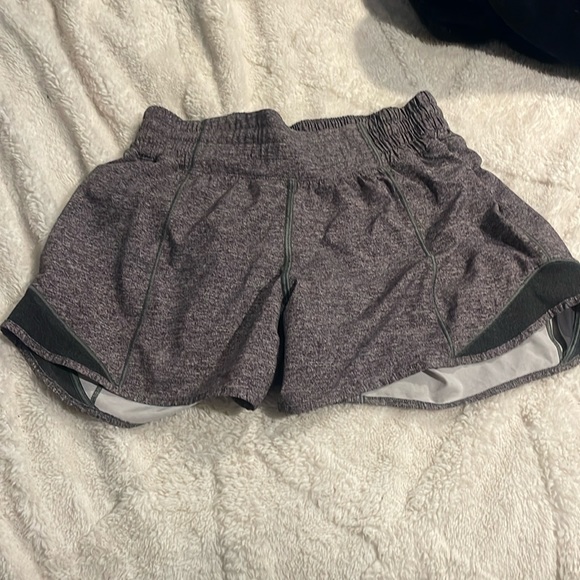 Lululemon hotty hot shorts - Picture 1 of 3